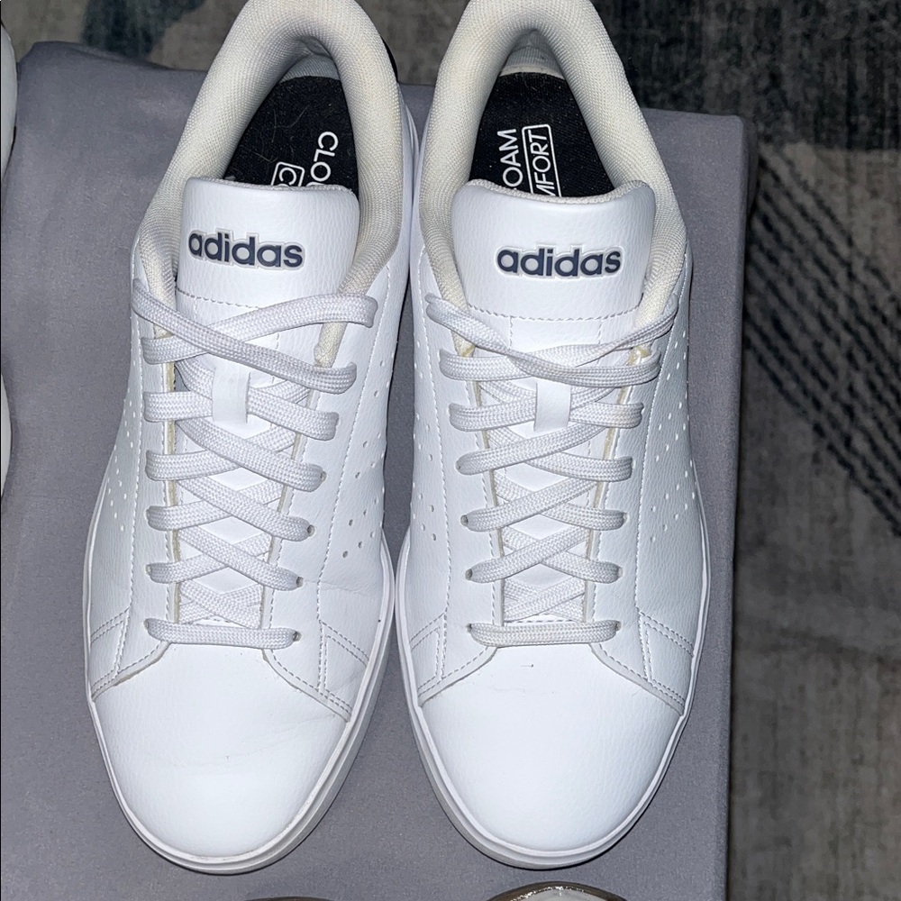 Adidas Adult's Advantage 2.0 Tennis Shoes
Size 9 - Picture 2 of 4